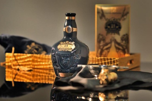 Giá rượu chivas 21 chính hãng và cách phân biệt thật giả