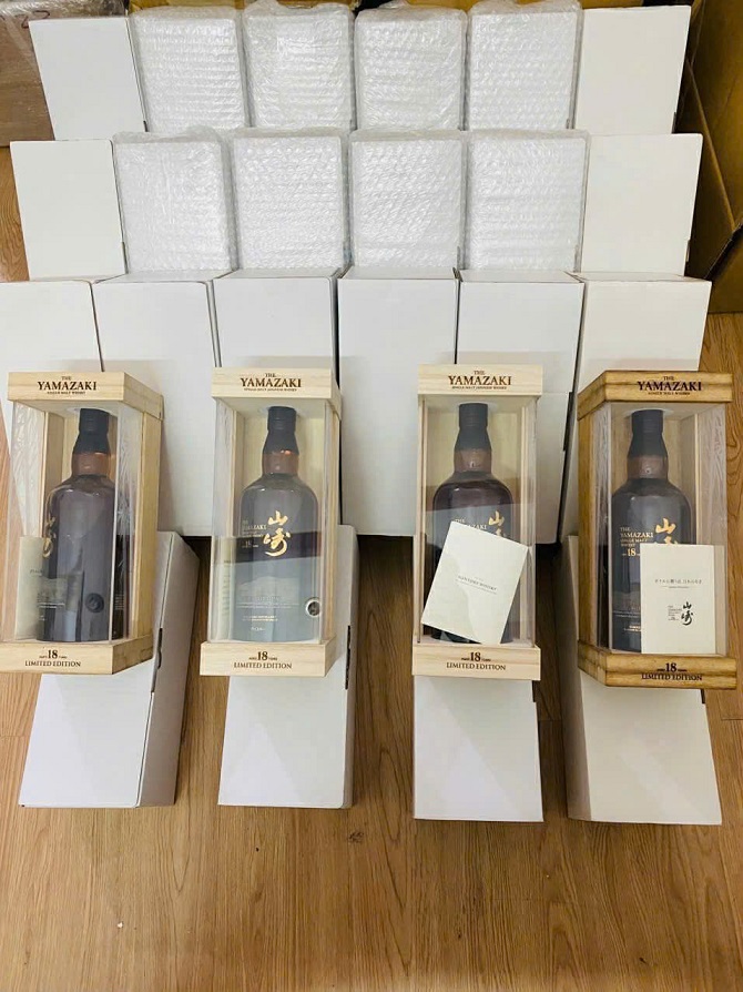 Mua Lại Rượu Yamazaki 18 & 18 Limited Giá Cao | Tận Nơi 24/7
