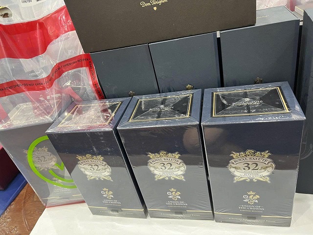 thu mua rượu royal salute 32 giá cao nhận báo giá ngay sau 2 phút