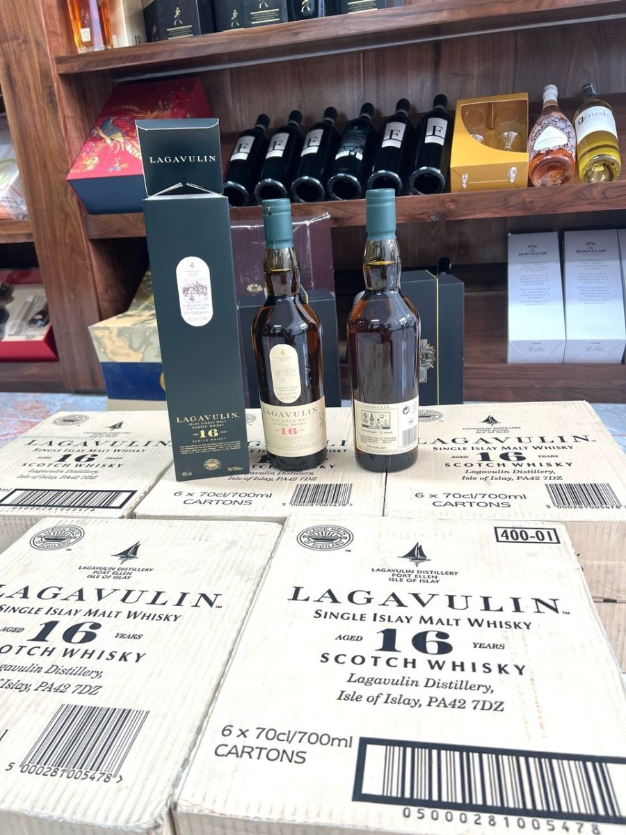 Lagavulin 16 Năm