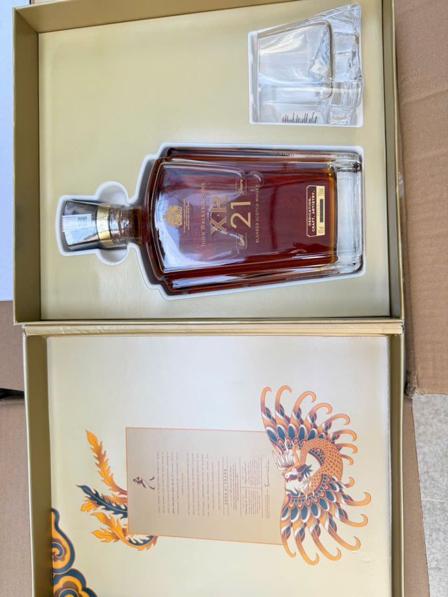 Rượu Johnie Walker XR 21 Năm Hộp Quà
