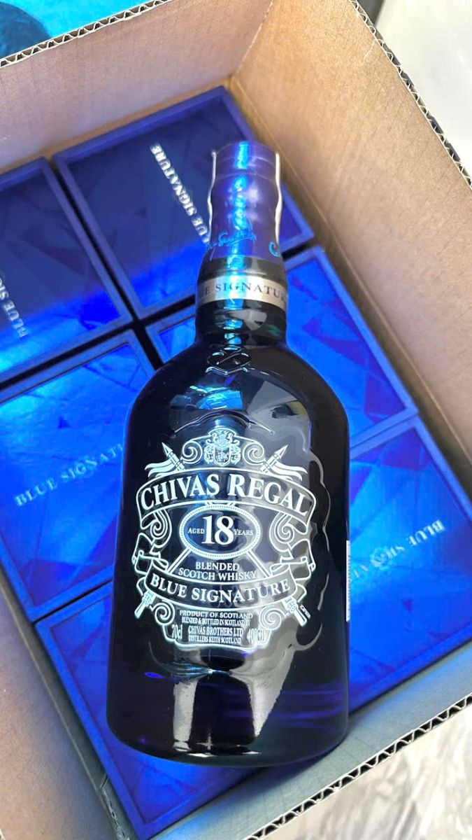 Chivas Regal 18 Năm Blue Signature 